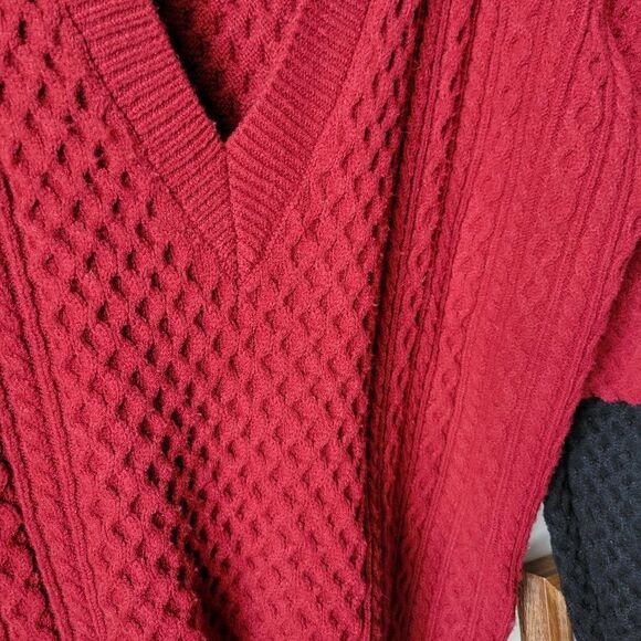 EUC LYSSE NEW YORK RED AND BLACK DEEP V SOFT KNIT SWEATER SIZE M - Picture 10 of 16